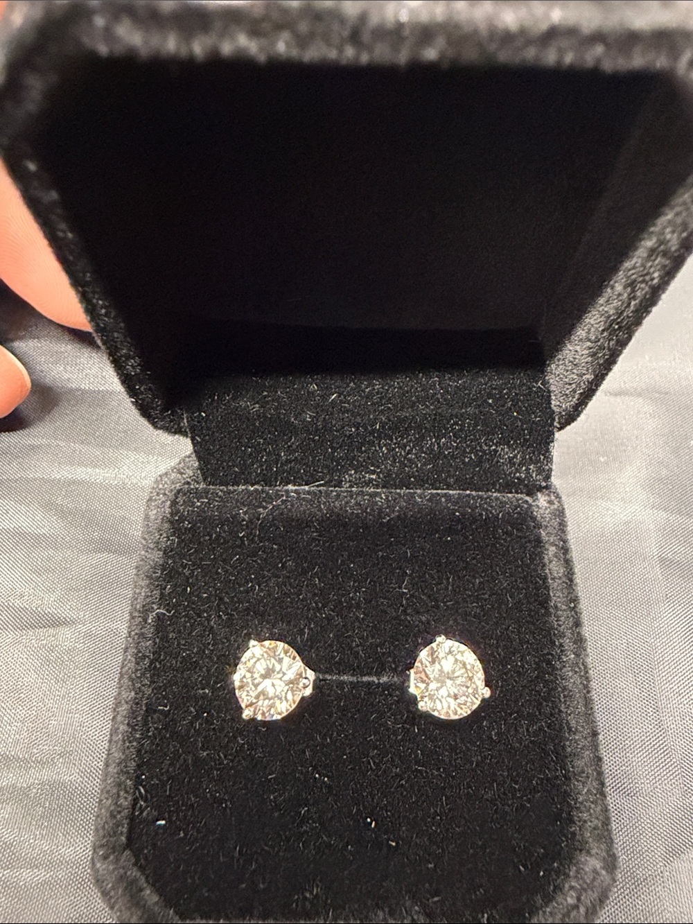Round Lab generated Diamond Stud Earrings - white gold